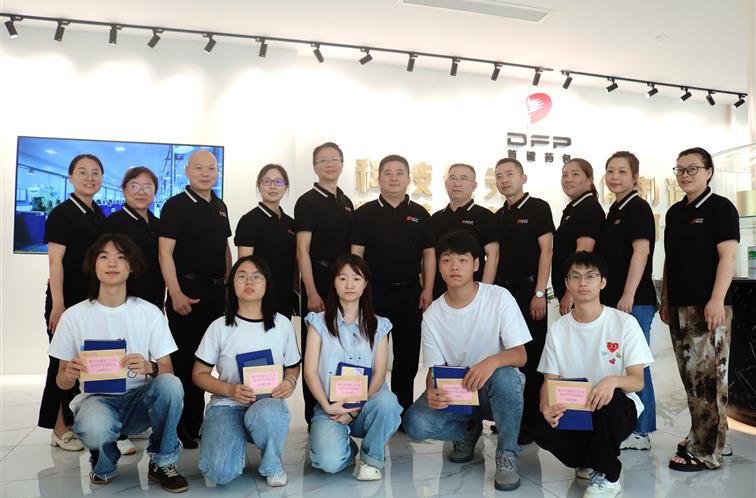 金秋助学暖人心，逐梦青春启新程|首键药包2026 年