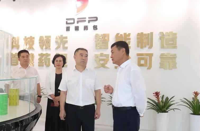 三伏天，入车间；谋出海，促发展｜涪陵区人大常委会主任薛文宬调研首键药包